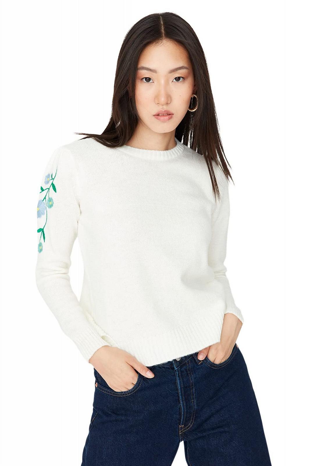 Пуловер TRENDYOL однотонный с круглым вырезом, фото №3 Пуловер TRENDYOL однотонный с круглым вырезом, фото №3