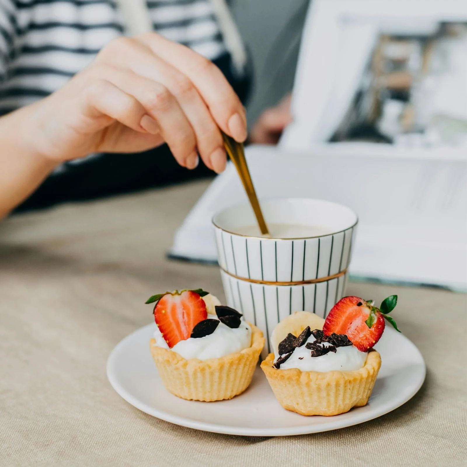 Ложки чайні Brand Series Model Gold, набір 6 штук, 12 см, фото №6 Ложки чайні Brand Series Model Gold, набір 6 штук, 12 см, фото №6