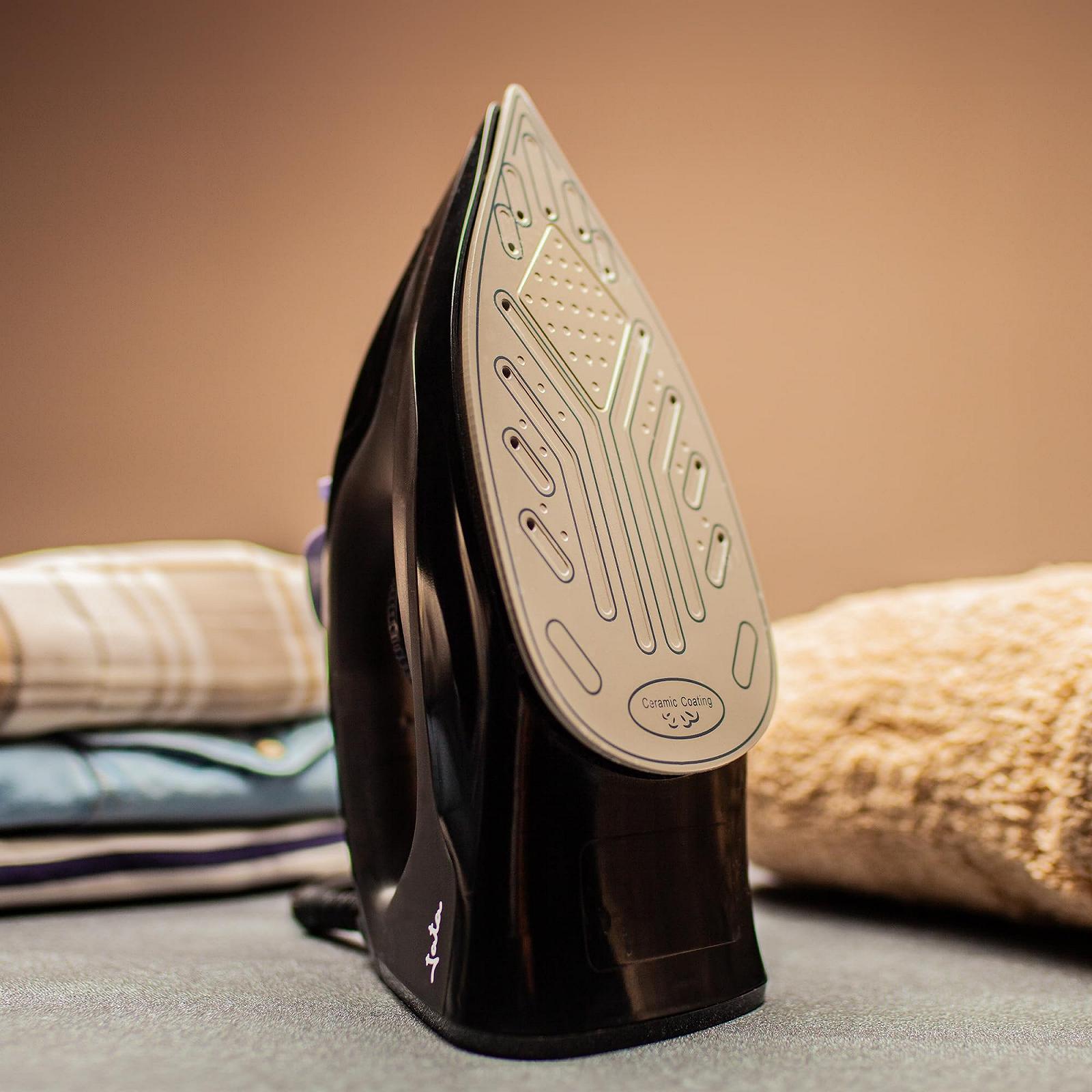 Праска JATA JEPL2241 2200 W керамічна підошва паровий удар 180 g вертикальна пара самоочищення резервуар 200 ml, фото №3 Праска JATA JEPL2241 2200 W керамічна підошва паровий удар 180 g вертикальна пара самоочищення резервуар 200 ml, фото №3