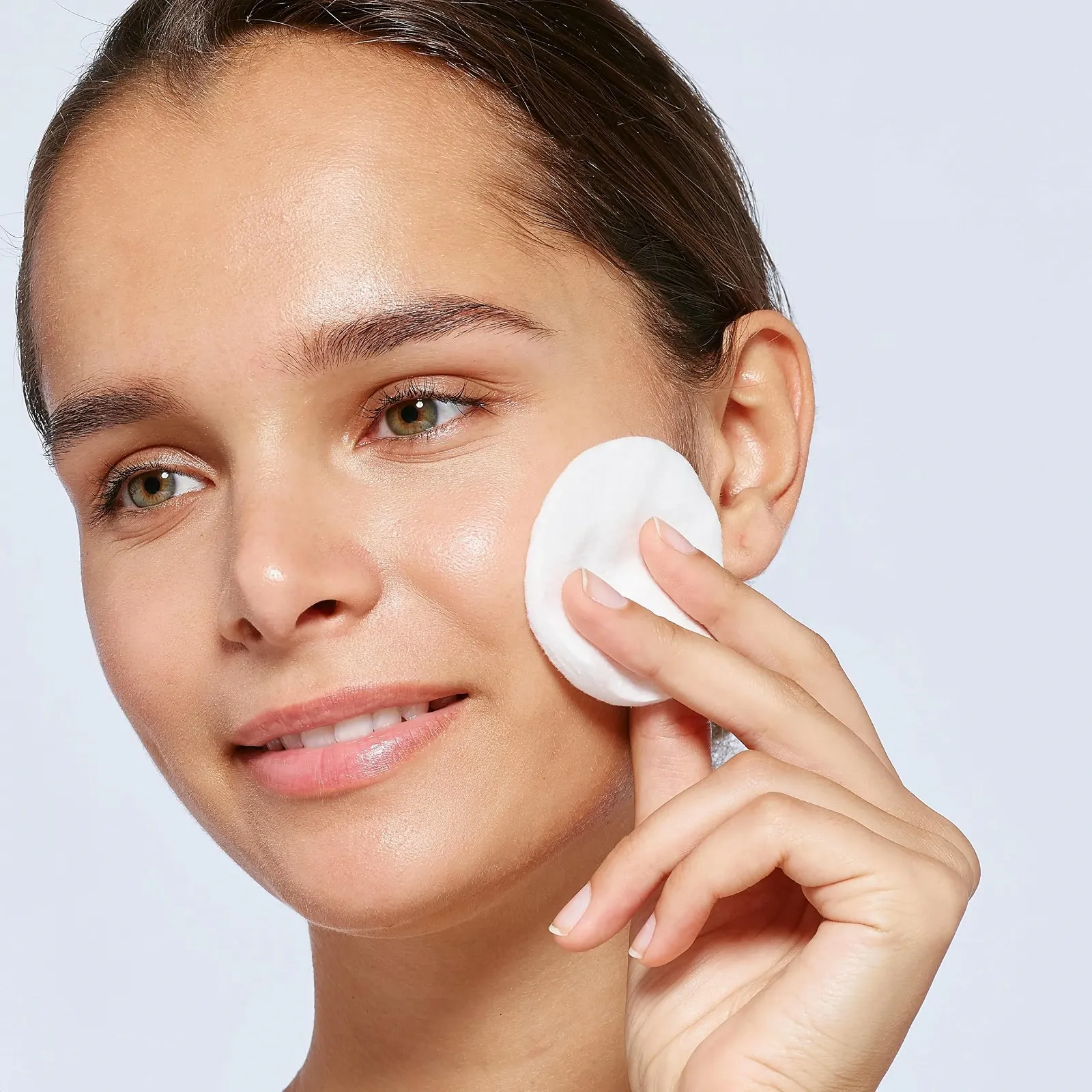 Молочко для вмивання L'Oréal Paris Квіти Розкоші для жінок: ніжно видаляє макіяж, дарує відчуття м'якої шкіри з екстрактами троянди та жасмину 400 мл, фото №2 Молочко для вмивання L'Oréal Paris Квіти Розкоші для жінок: ніжно видаляє макіяж, дарує відчуття м'якої шкіри з екстрактами троянди та жасмину 400 мл, фото №2