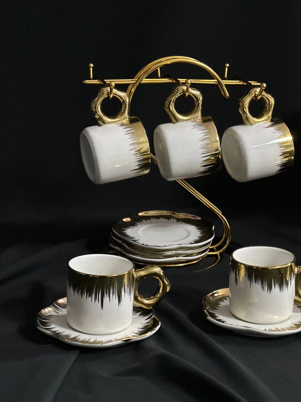 Кофейный сервиз на золотой подставке, фото №1 Кофейный сервиз на золотой подставке, фото №1