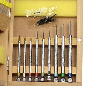 Набір викруток S1 DELUXE STAR XXL 9 шт для ремонту годинників у дерев'яній коробці ціна на synthetic.ua - Фото 1 Набір викруток S1 DELUXE STAR XXL 9 шт для ремонту годинників у дерев'яній коробці synthetic.ua - Фото 1