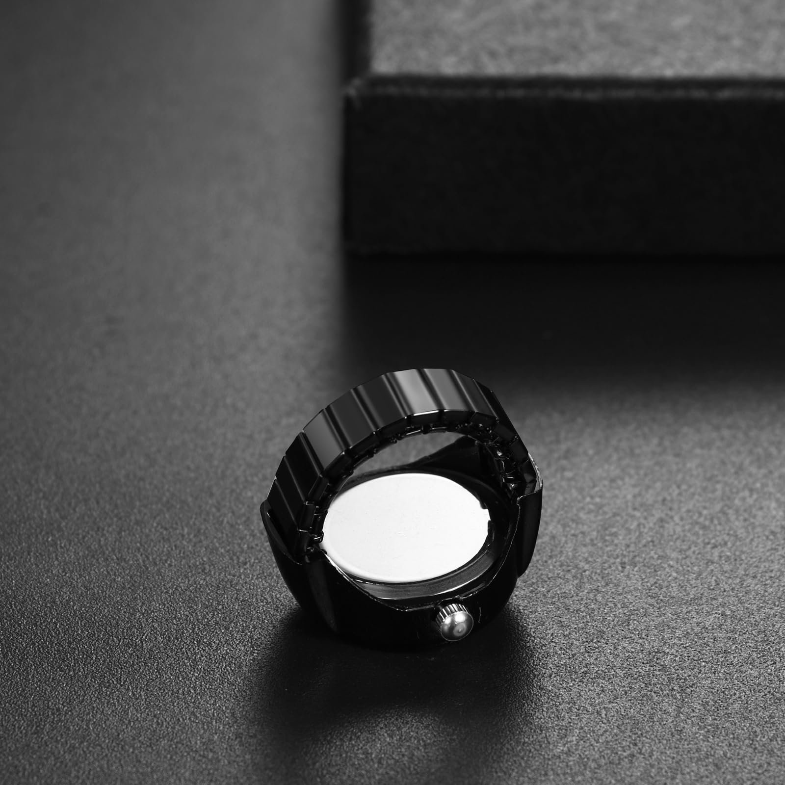 Женские часы-кольцо JewelryWe Эластичные, Черный, Аналоговый, Кварцевый, Ремешок из нержавеющей стали, Унисекс, Арабская шкала, Матовый циферблат, фото №3