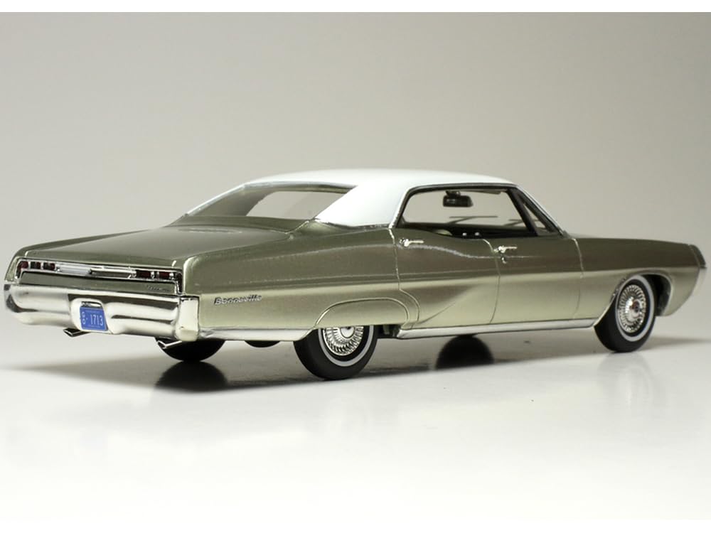 Модель автомобіля Goldvarg Collection GC-059B 1967 Bonneville 1/43 Шампанське золото металік з білим дахом Обмежена серія на 200 шт у світі, фото №6