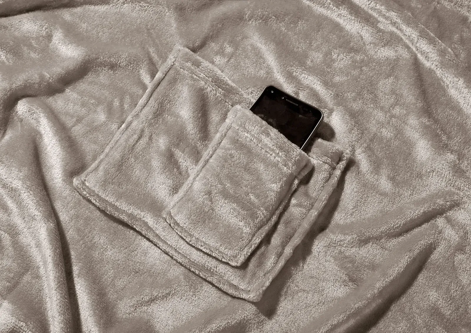 Одеяло с рукавами heimtexland
Телевизионное термоодеяло с рукавами и карманами Одеяло для дивана Одеяло для всего тела Мягкое и согревающее одеяло из фланели Тип 848 Песок Д x Ш 200 x 170 см, фото №5 Одеяло с рукавами heimtexland
Телевизионное термоодеяло с рукавами и карманами Одеяло для дивана Одеяло для всего тела Мягкое и согревающее одеяло из фланели Тип 848 Песок Д x Ш 200 x 170 см, фото №5