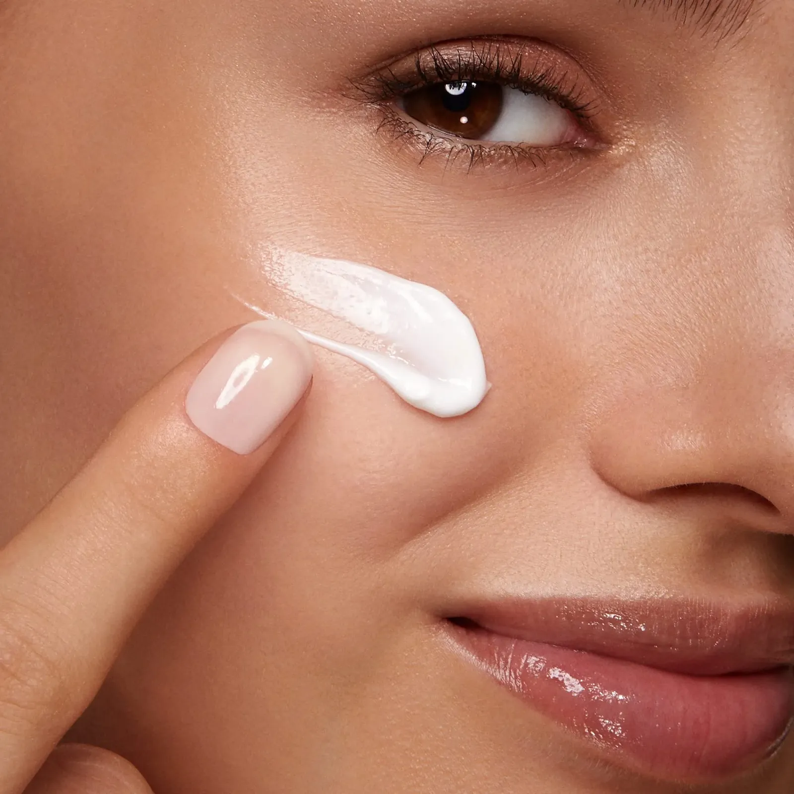 Денний крем KIKO Milano Bright Lift Mat матувальний з ефектом ліфтингу та морським колагеном SPF 15, фото №5 Денний крем KIKO Milano Bright Lift Mat матувальний з ефектом ліфтингу та морським колагеном SPF 15, фото №5