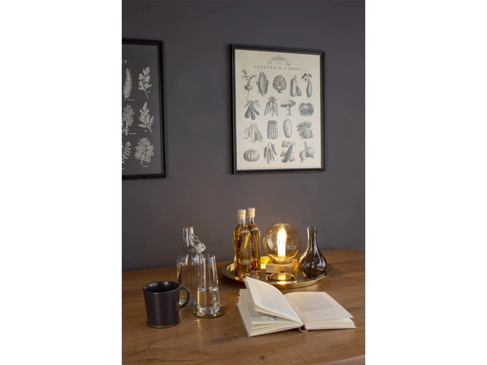 Настільна лампа мала метал латунь та куля з димчастого скла бурштинова ручної роботи діаметр 17 см, фото №6