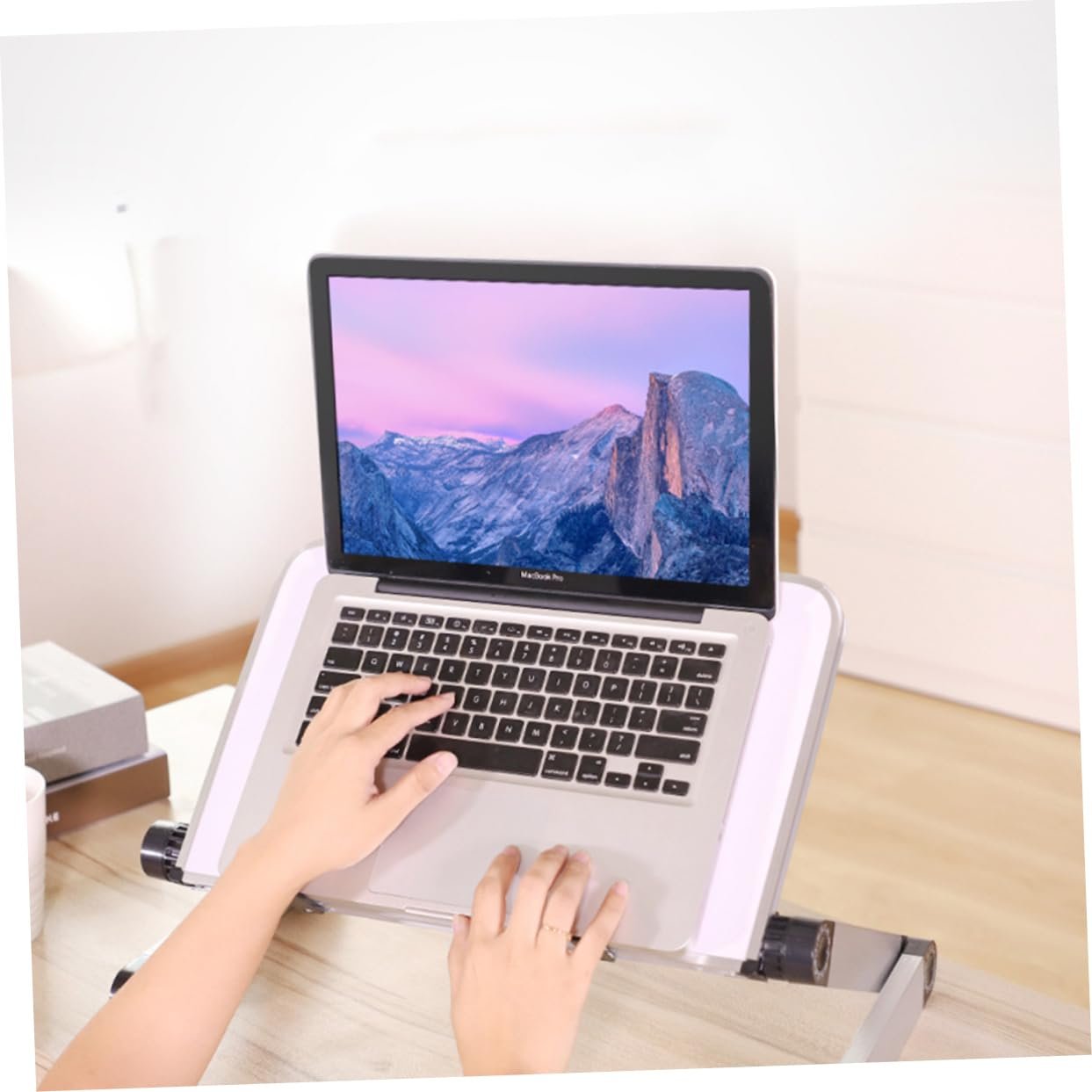 Підставка для ноутбука регульована по висоті алюмінієва, ергономічна, біла для використання ноутбука та планшета, універсальна, регульована та стабільна, фото №2