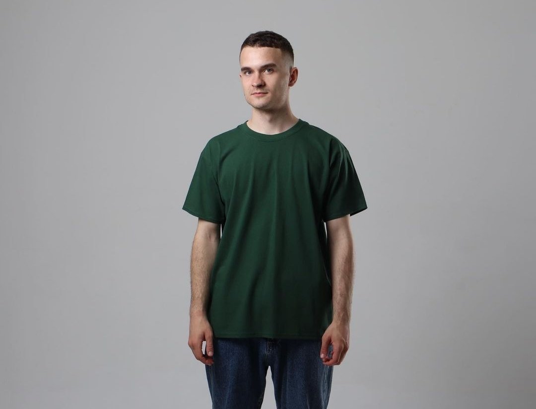 Зелена бавовняна однотонна футболка унісекс, фото №2