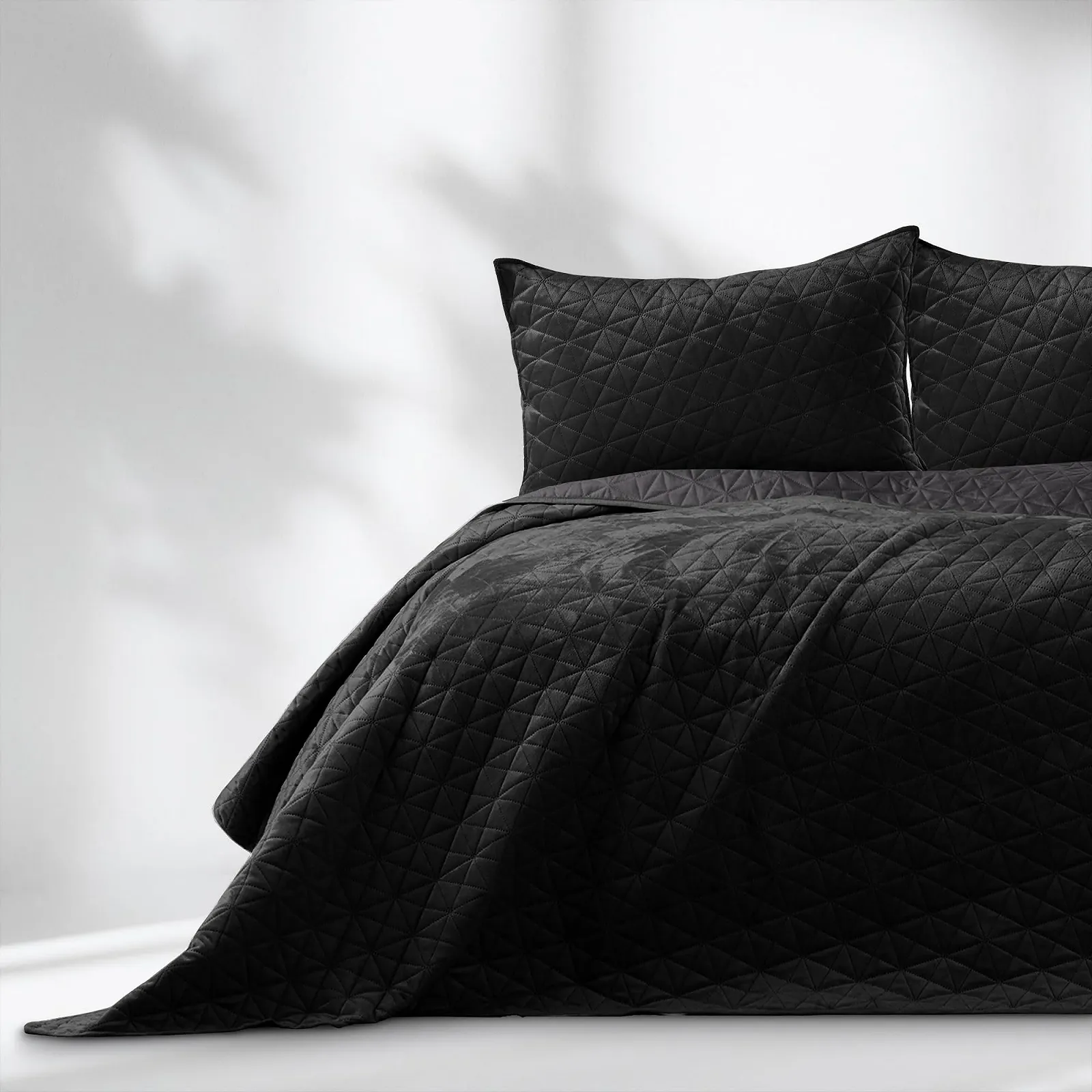 Покрывало RESTILO Laila 240 x 260 см Черный Двустороннее стегание Бархат Вельвет, фото №2 Покрывало RESTILO Laila 240 x 260 см Черный Двустороннее стегание Бархат Вельвет, фото №2