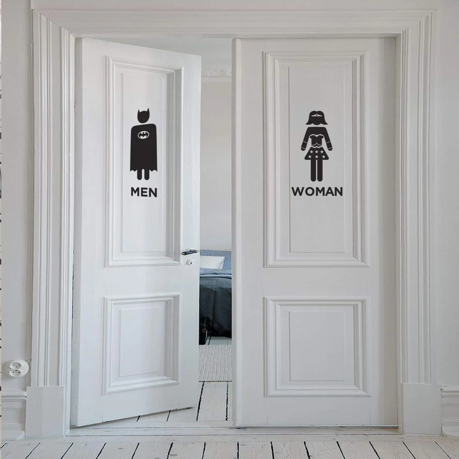Наклейка на туалет Супергерои Бэтмен и Чудо-женщина Черный, фото №2 Наклейка на туалет Супергерои Бэтмен и Чудо-женщина Черный, фото №2