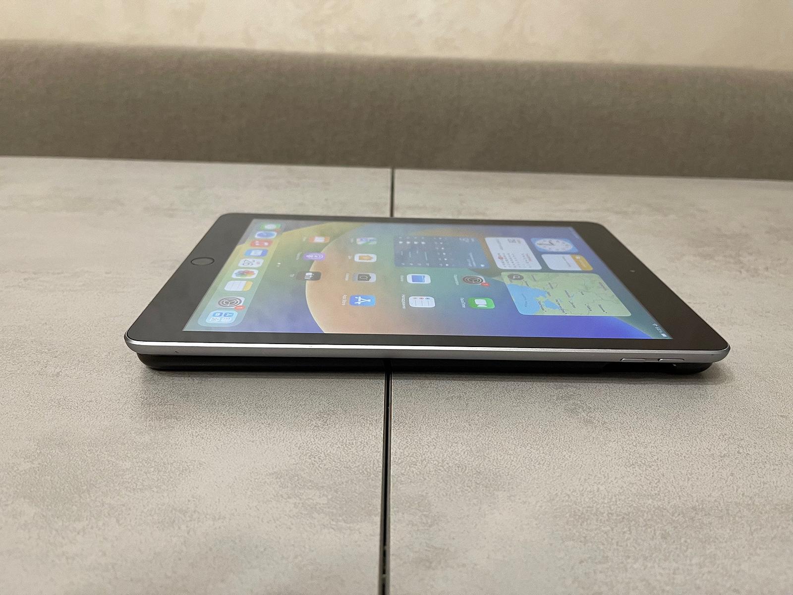 Планшет Apple iPad A1822 MP2F2LL/A (5 Gen., 2017), 9.7", Apple A9, 2GB, 32GB, Wi-Fi, фото №2