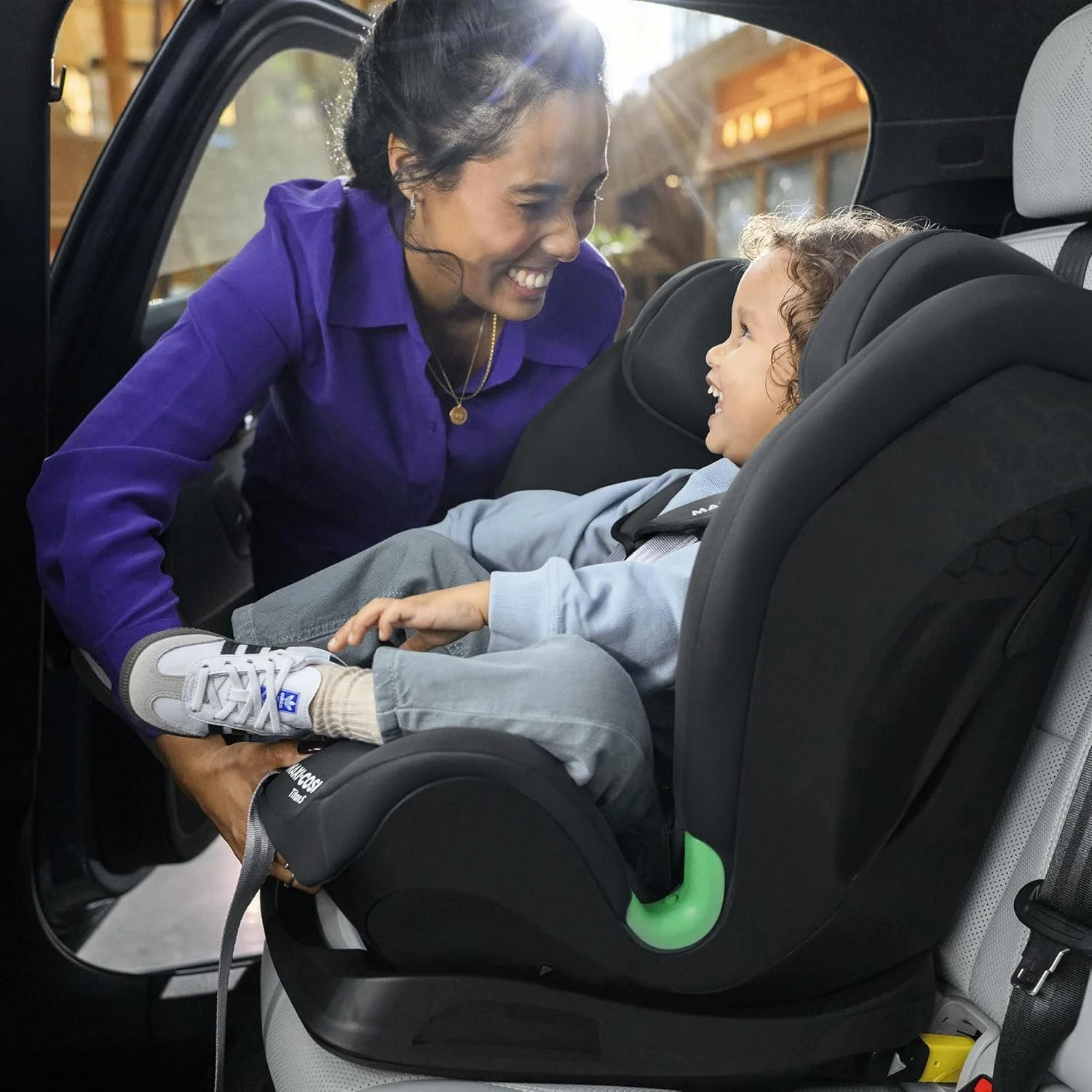 Дитяче автокрісло Maxi-Cosi Titan S Comfort i-Size система кріплення ISOFIX захист G-CELL Чорний, фото №5 Дитяче автокрісло Maxi-Cosi Titan S Comfort i-Size система кріплення ISOFIX захист G-CELL Чорний, фото №5