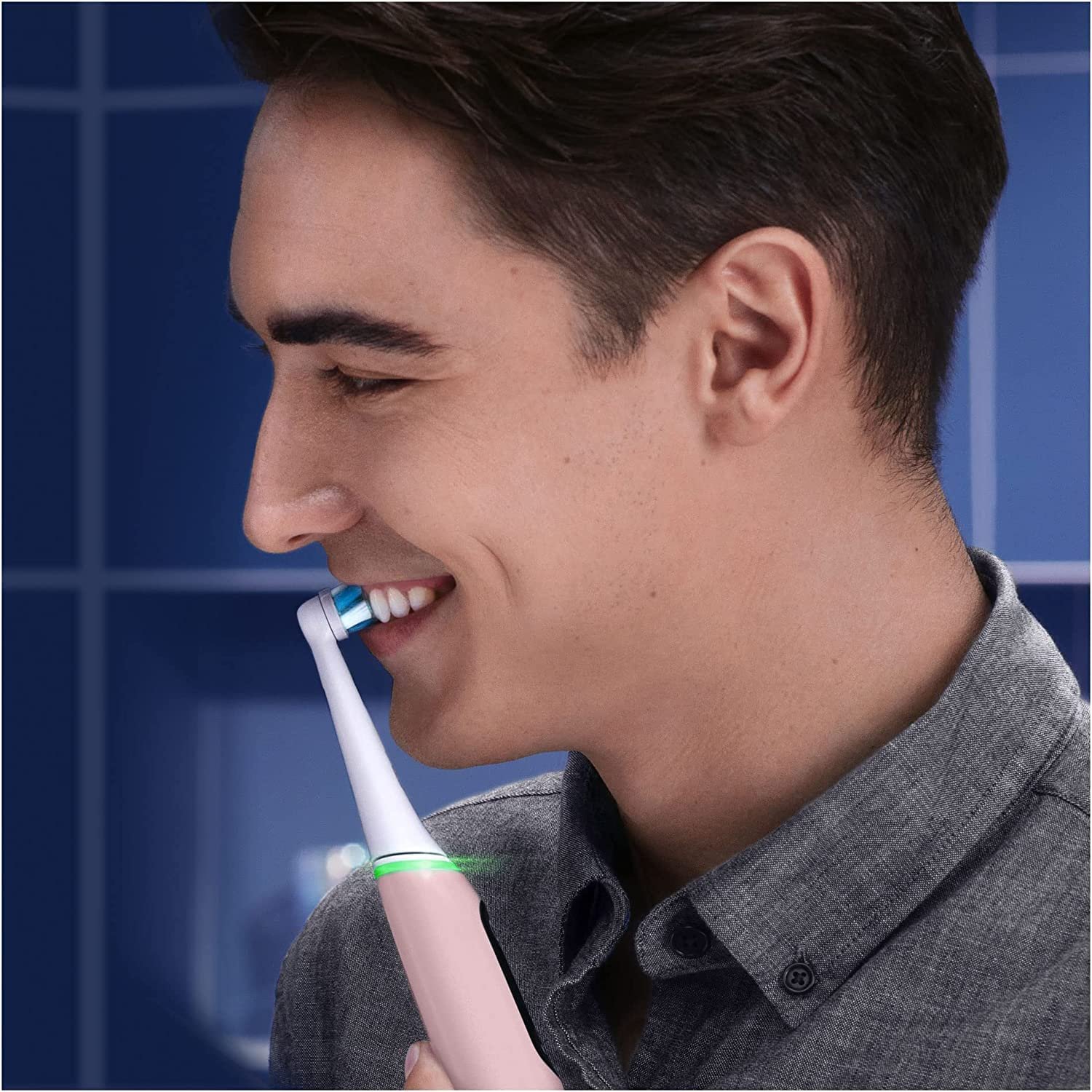 Зубна електрощітка Oral-B iO Series 6 Sensitive Edition Рожевий пісок та iO Series 6 Чорна лава, фото №4