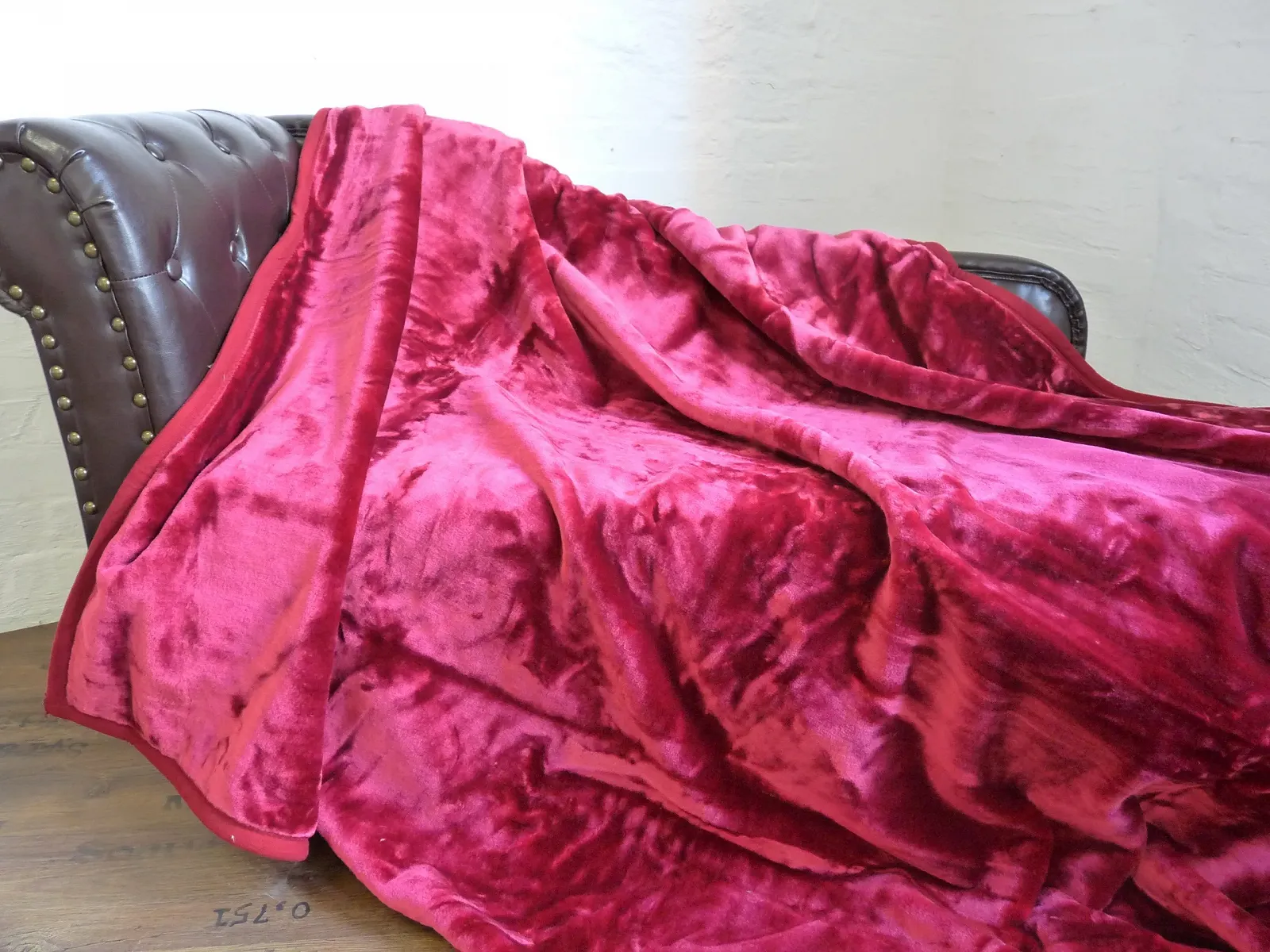 Плед Cuddly 160 x 200 см Shiny Design Blackberry Red, фото №1 Плед Cuddly 160 x 200 см Shiny Design Blackberry Red, фото №1