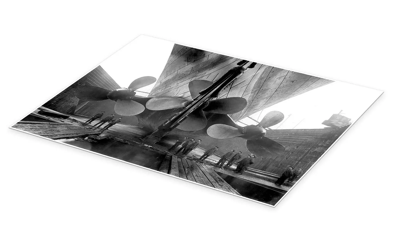 Постер John Parrot Shipyard Workers Under The Titanic черно-белый 70 х 50 см, фото №2 Постер John Parrot Shipyard Workers Under The Titanic черно-белый 70 х 50 см, фото №2