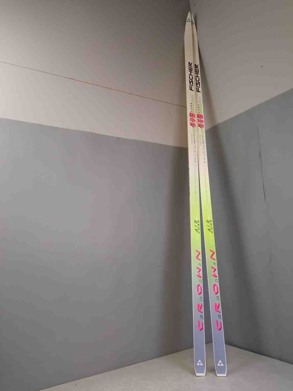 Беговые лыжи Fischer Crown base 700, фото №1 Беговые лыжи Fischer Crown base 700, фото №1