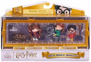Подарунковий набір колекційних фігурок Wizarding World Harry Potter Micro Magical Moments Harry Potter, Ron Weasley, Hermione Granger, Fluffy Dog With Display Box - Фото 1