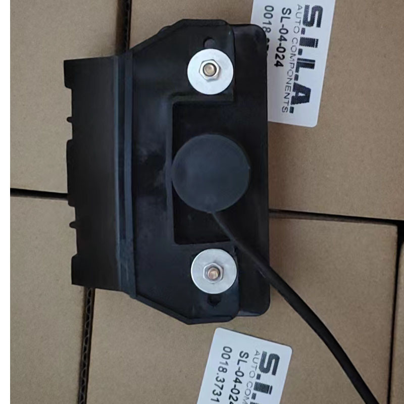 Фонарь бокового габарита LED 1 точка желтый с кронштейном проводами 0018.3731, фото №2