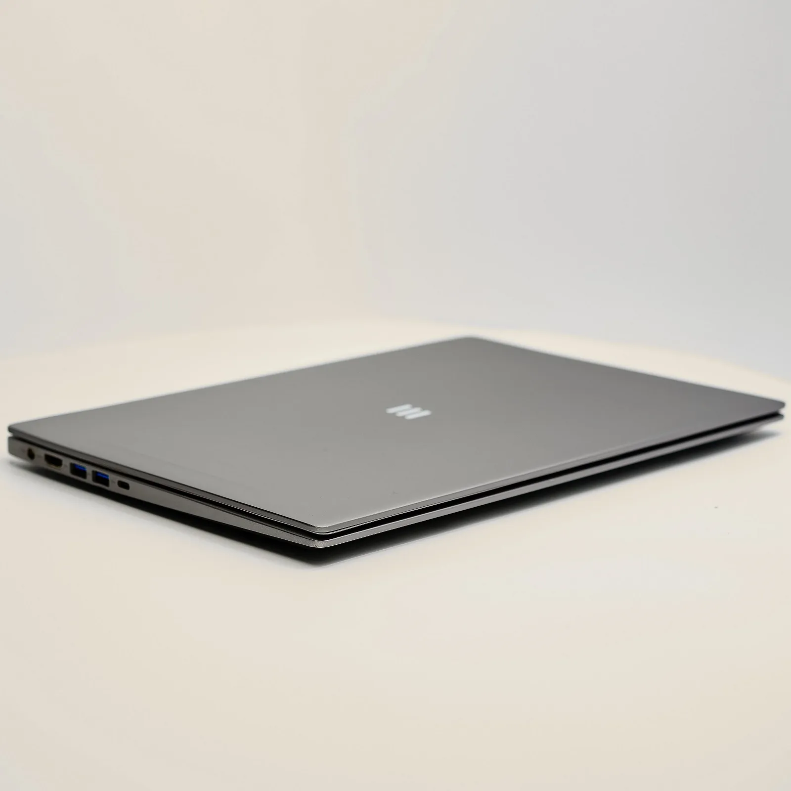 Ноутбук 15.6'' Medion (Lenovo Group) Akoya P15649 | Intel Core i5-8265U | IPS (1920x1080) FullHD | RAM 8 ГБ | SSD 256 ГБ | Intel UHD Graphics 620 | Металевий корпус | Win11 (5015), фото №4