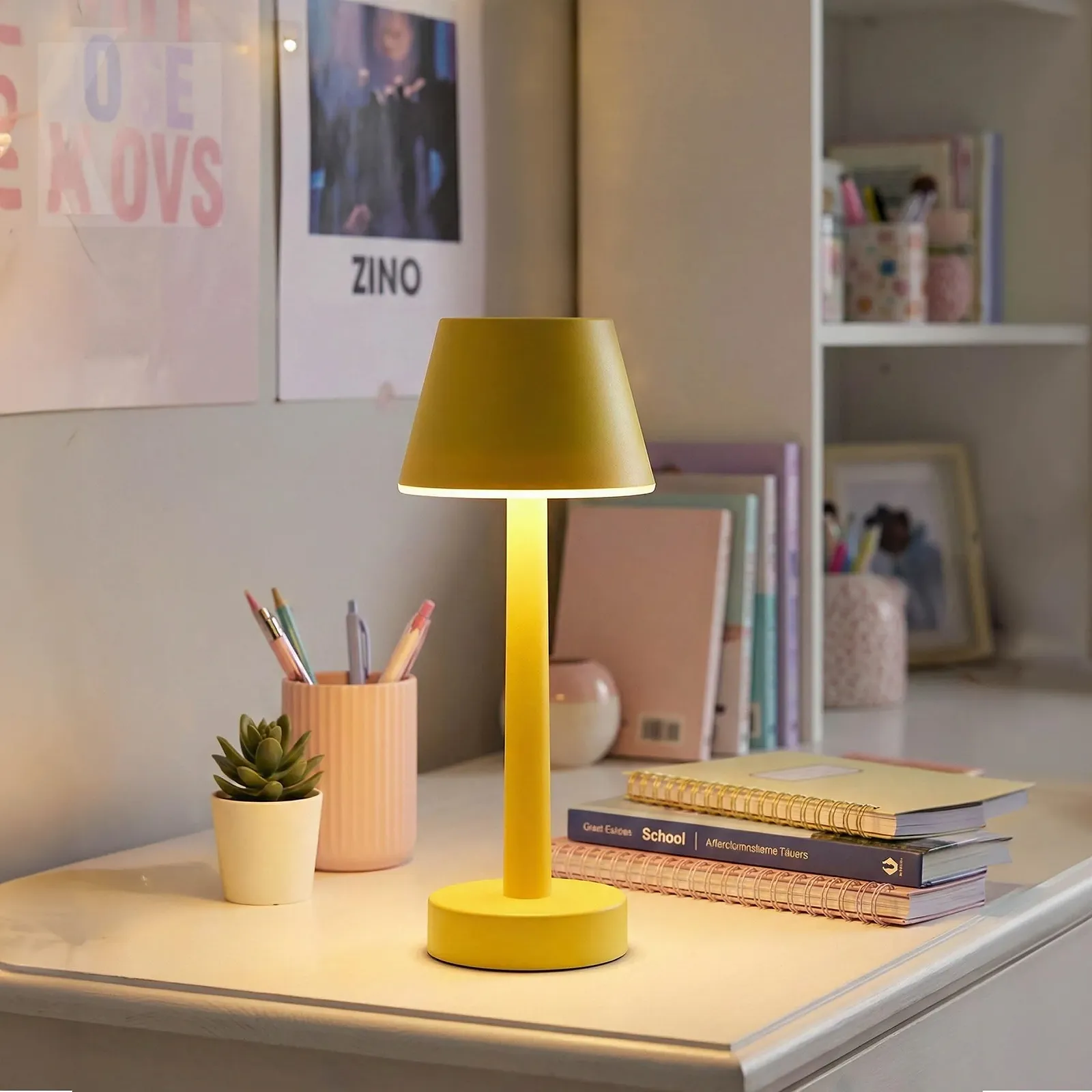 Настільна лампа LightLogic LL JERE DIM RGB YL 66321 акумуляторна LED USB IP44 жовта, фото №1