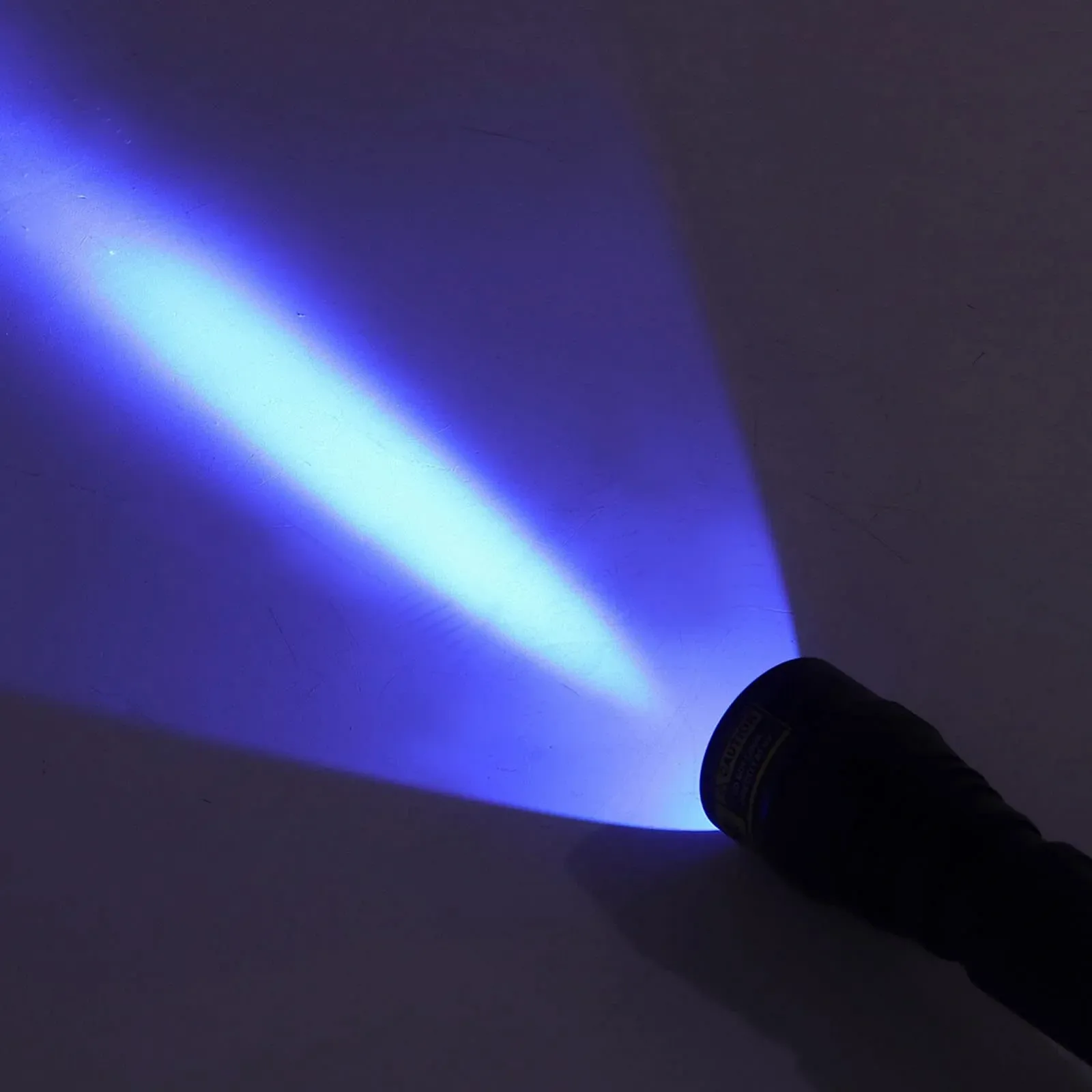 Ліхтар Special Wavelength 365nm 5W Портативний Інструмент для Перевірки Валюти / Марок / Банкнот, Перезаряджуваний Літієвий Елемент для Затвердіння Клею, фото №8 Ліхтар Special Wavelength 365nm 5W Портативний Інструмент для Перевірки Валюти / Марок / Банкнот, Перезаряджуваний Літієвий Елемент для Затвердіння Клею, фото №8