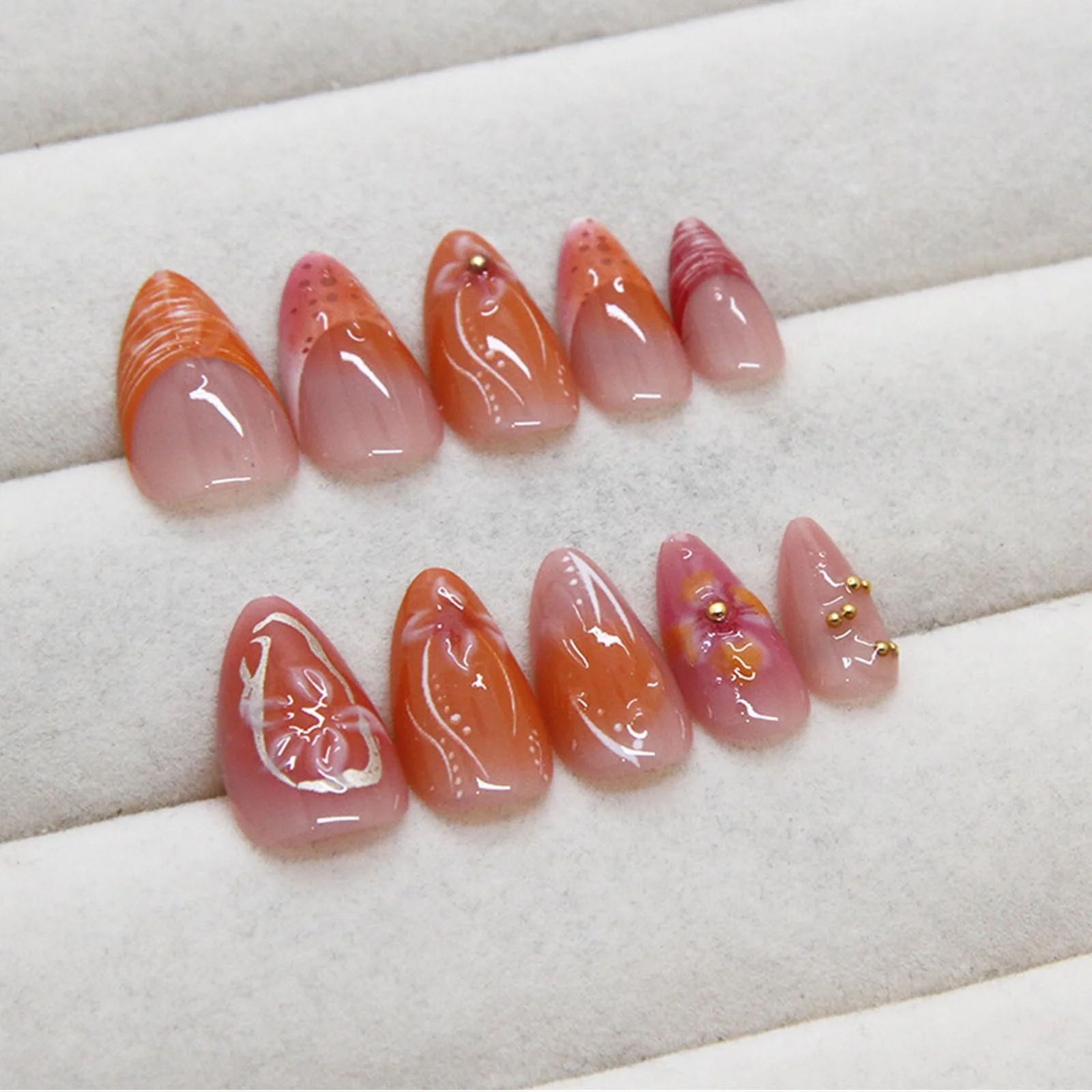 Накладные ногти GlamRays 3D Orange Flowers 30 шт. Medium Almond French Tip Gold Crystal Design, фото №4