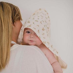 Полотенце с капюшоном детское MIMUSELINA 100% хлопок абсорбирующее быстросохнущее очень большое (1 x 1 м) с эластичной горловиной и капюшоном (экрю) synthetic.ua - Фото 1