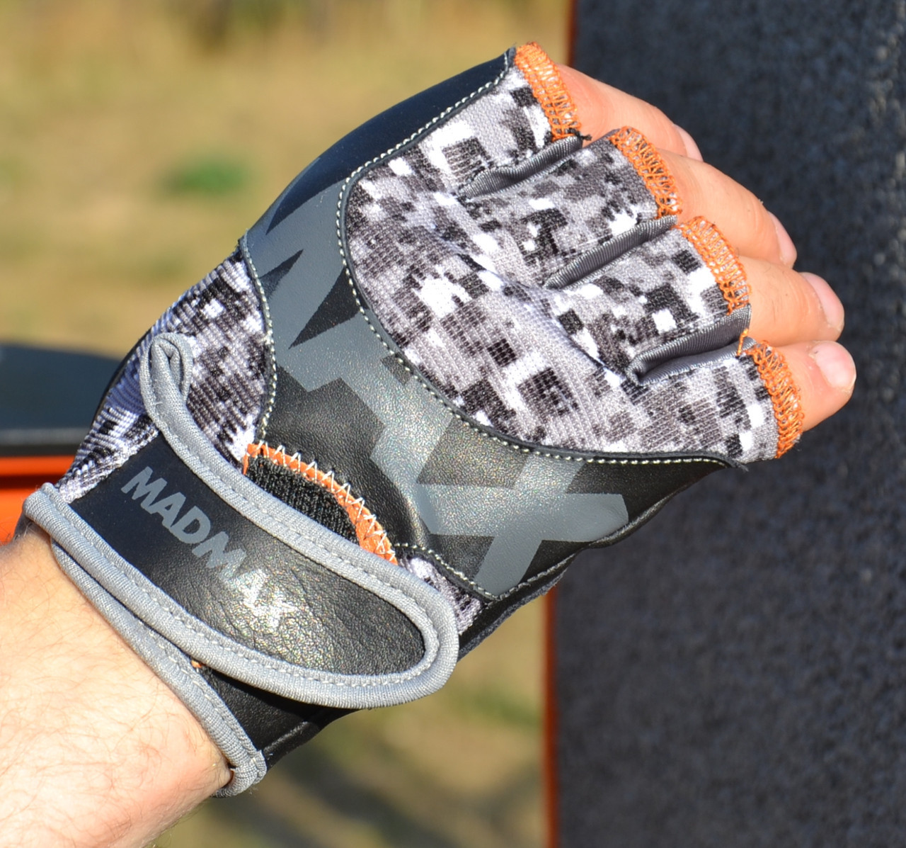 Рукавички для фітнесу MadMax MFG-831 Mti 83.1 Grey/Digital Camo XL, фото №2 Рукавички для фітнесу MadMax MFG-831 Mti 83.1 Grey/Digital Camo XL, фото №2