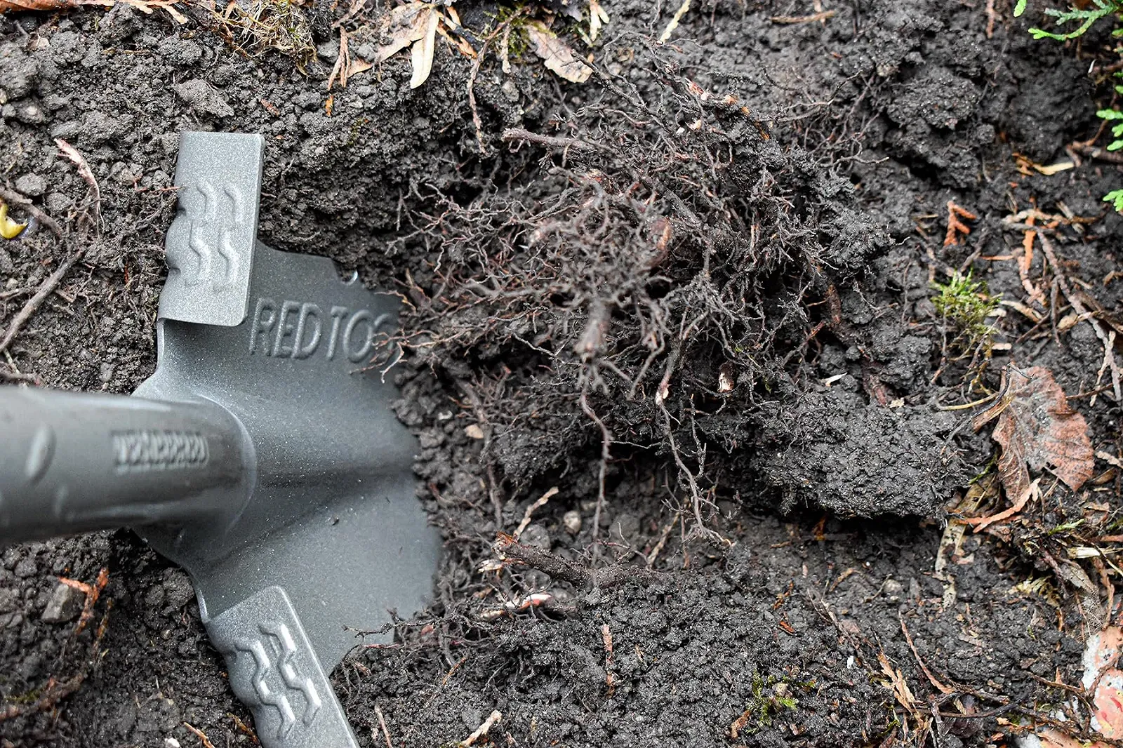 Лопата Red Tools садова з пилкою для коріння, 115 см, для кам'янистих та твердих грунтів, з м'якою ручкою, сіра, фото №6