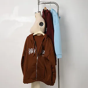 Худи Однотонный с принтом букв (осень/зима) 2025 synthetic.ua - Фото 1