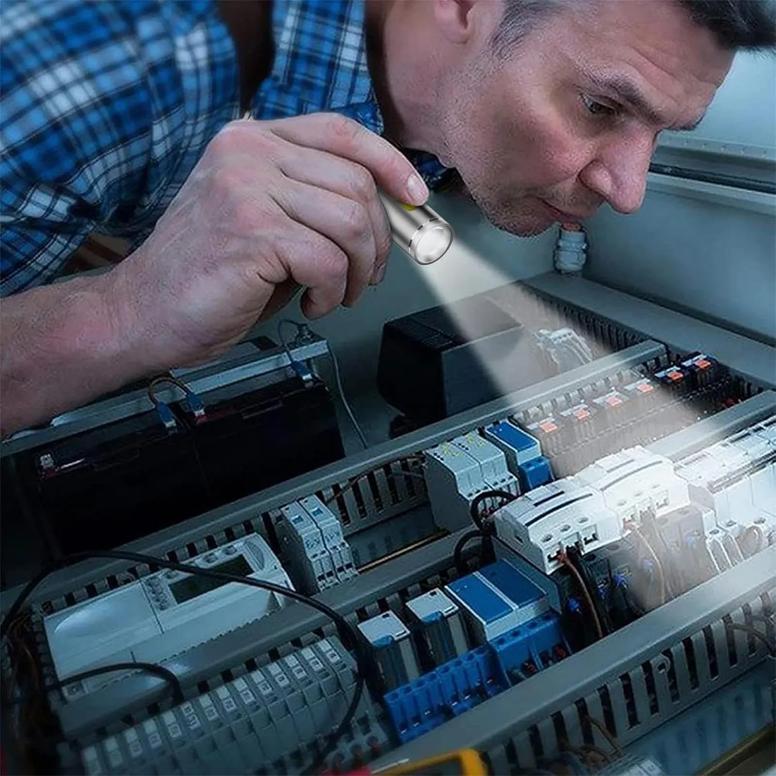 Маленький світлодіодний ліхтарик, надзвичайно яскравий, компактний кишеньковий , водостійкий міні зі шнурком, портативний легкий для кемпінгу, використання на відкритому повітрі, фото №3 Маленький світлодіодний ліхтарик, надзвичайно яскравий, компактний кишеньковий , водостійкий міні зі шнурком, портативний легкий для кемпінгу, використання на відкритому повітрі, фото №3