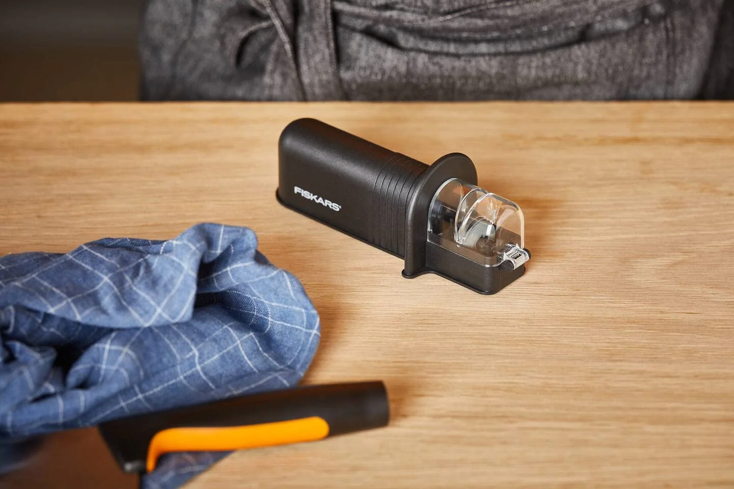 Точило для ножів Fiskars Essential Roll-Sharp керамічна чорна 1023811, фото №10