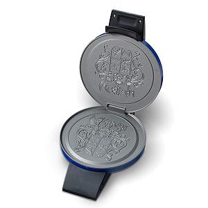 Вафельница Cloer 2632 Crescent с гербом Восточной Фрисландии для тонких, хрустящих круассанов, 750 Вт, диаметр поверхности для выпечки 14,5 см, плавно регулируемая степень подрумянивания, синяя. synthetic.ua - Фото 1