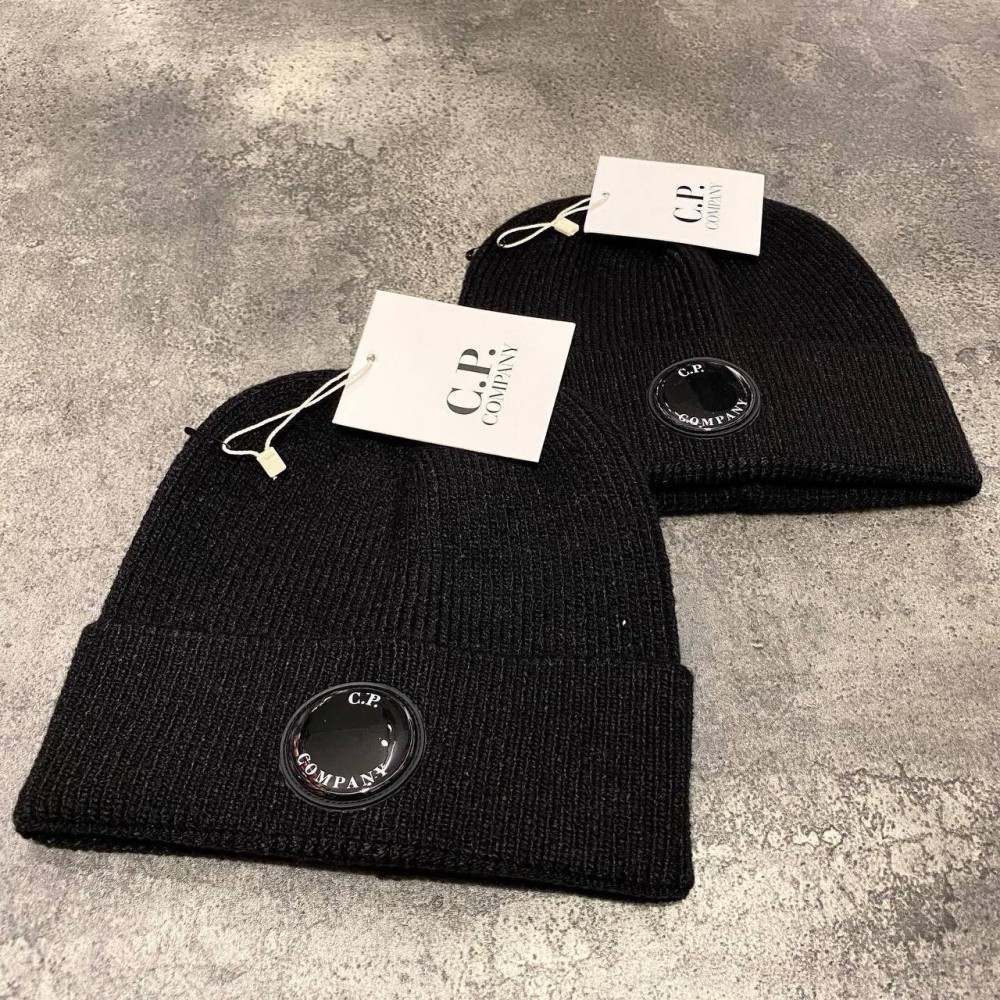 Шапка C P Company черная gu010, фото №1