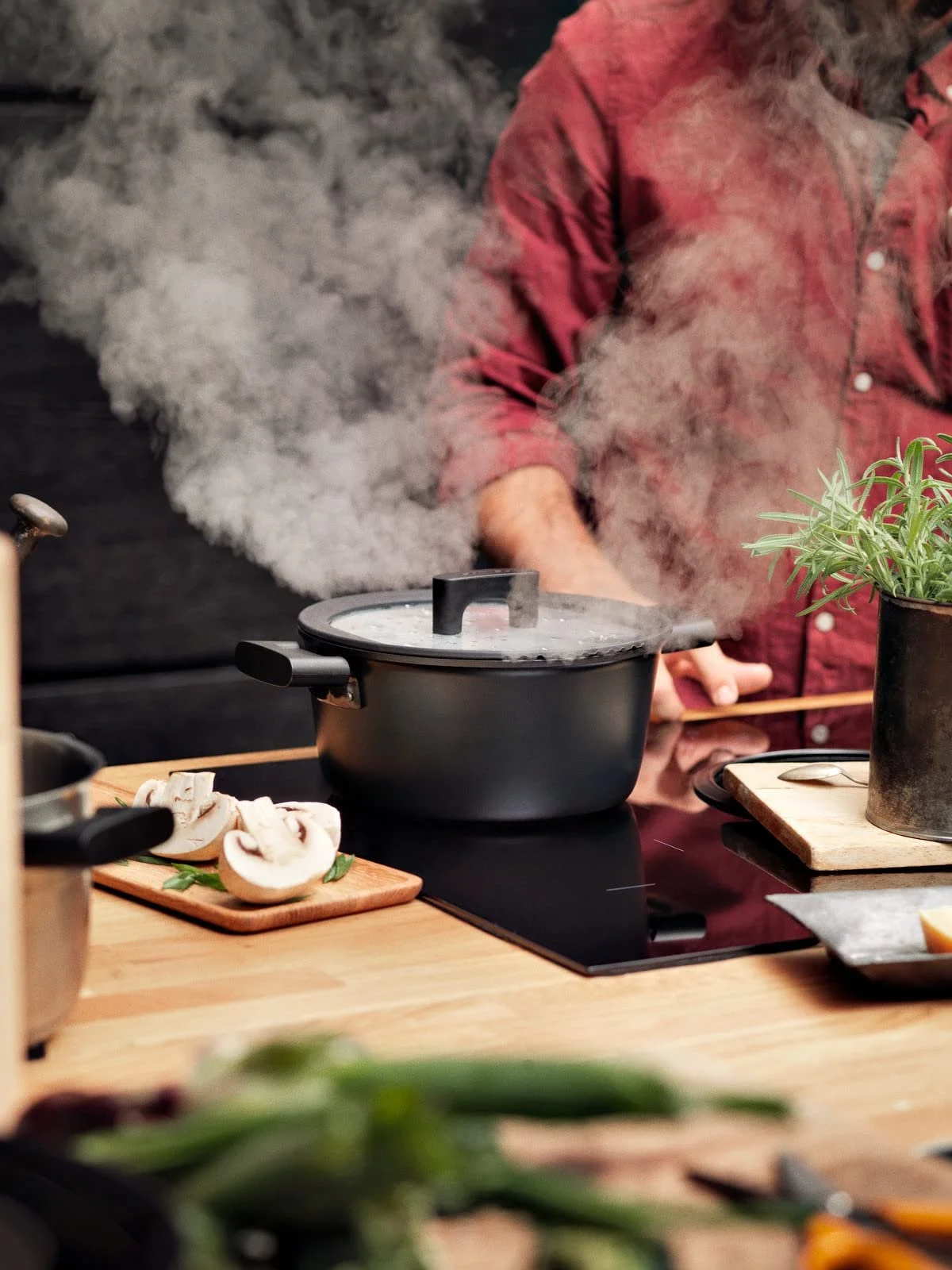 Кастрюля с крышкой Fiskars Hard Face 1052227 22 см 3,5 л алюминиевая с антипригарным покрытием черная, фото №6