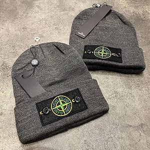 Шапка Stone Island серая с желто зеленым патчем gu005 - Фото 1