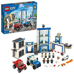 Набір для конструювання LEGO City 60246 Поліцейська станція з 2 вантажівками, світловими та звуковими блоками, дроном і мотоциклом - Фото 1