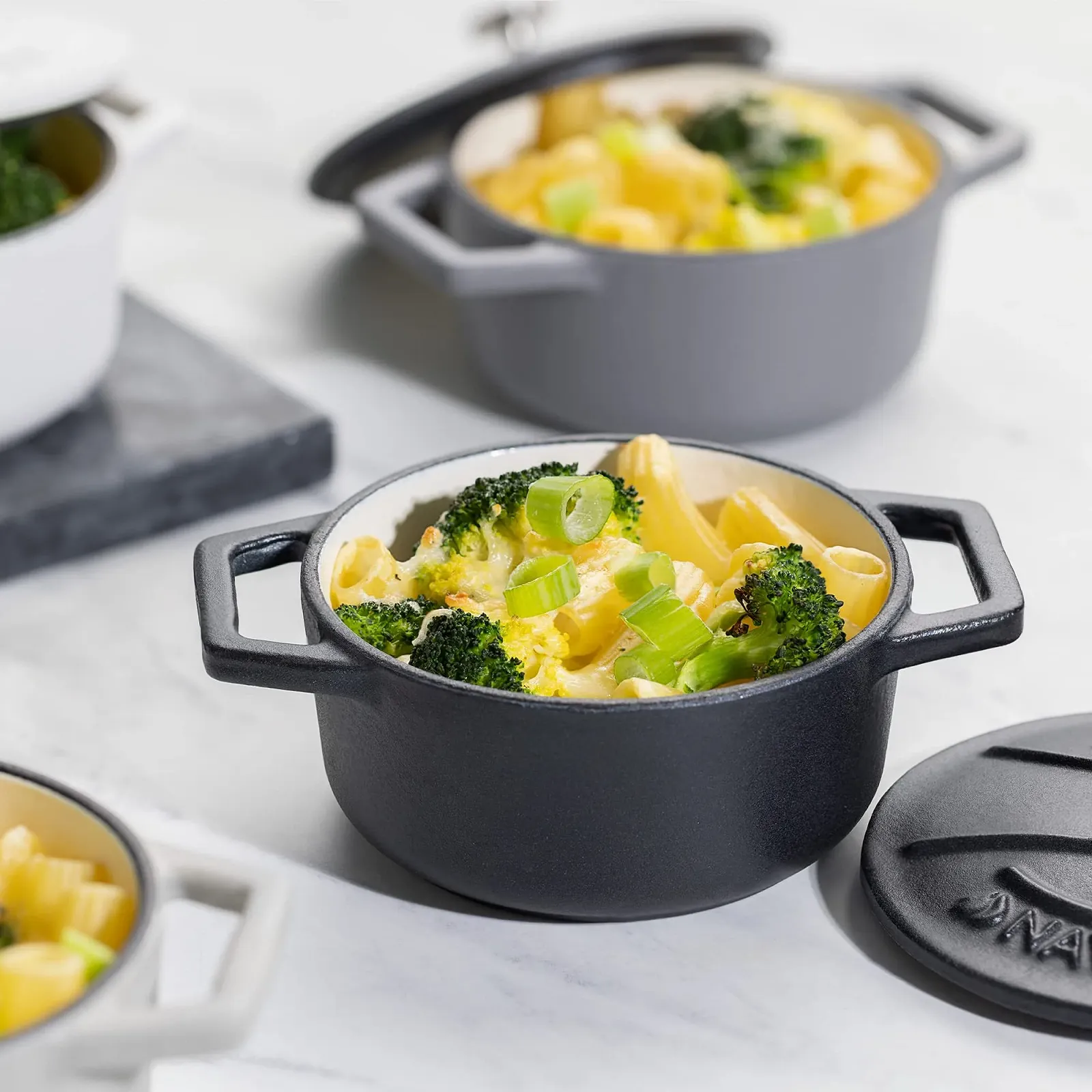 Набір міні-кокотниць Navaris 4 шт. чавунні з кришками чорний білий, фото №2