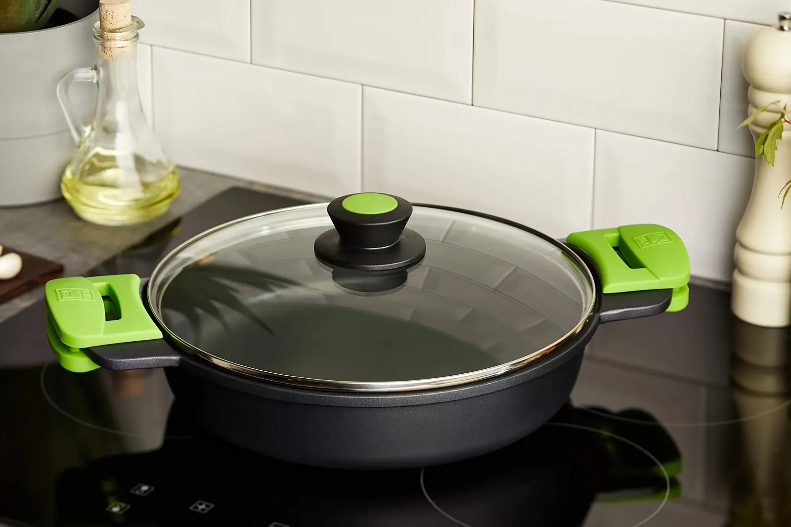 Кастрюля низкая BRA Prior 28 см со стеклянной крышкой и силиконовыми ручками для всех типов плит и духовки, фото №7 Кастрюля низкая BRA Prior 28 см со стеклянной крышкой и силиконовыми ручками для всех типов плит и духовки, фото №7