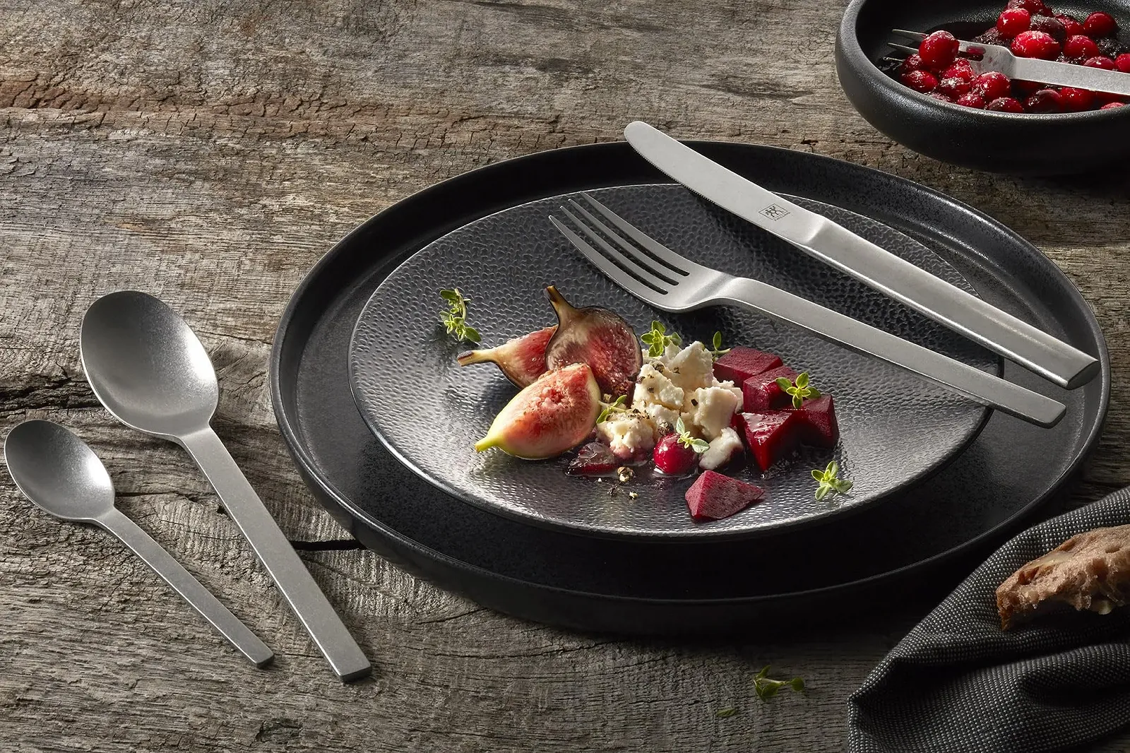 Набір столових приборів ZWILLING Minimal Vintage, 30 предметів на 6 персон, нержавіюча сталь 18/10, вінтажний кований, срібний, фото №3 Набір столових приборів ZWILLING Minimal Vintage, 30 предметів на 6 персон, нержавіюча сталь 18/10, вінтажний кований, срібний, фото №3