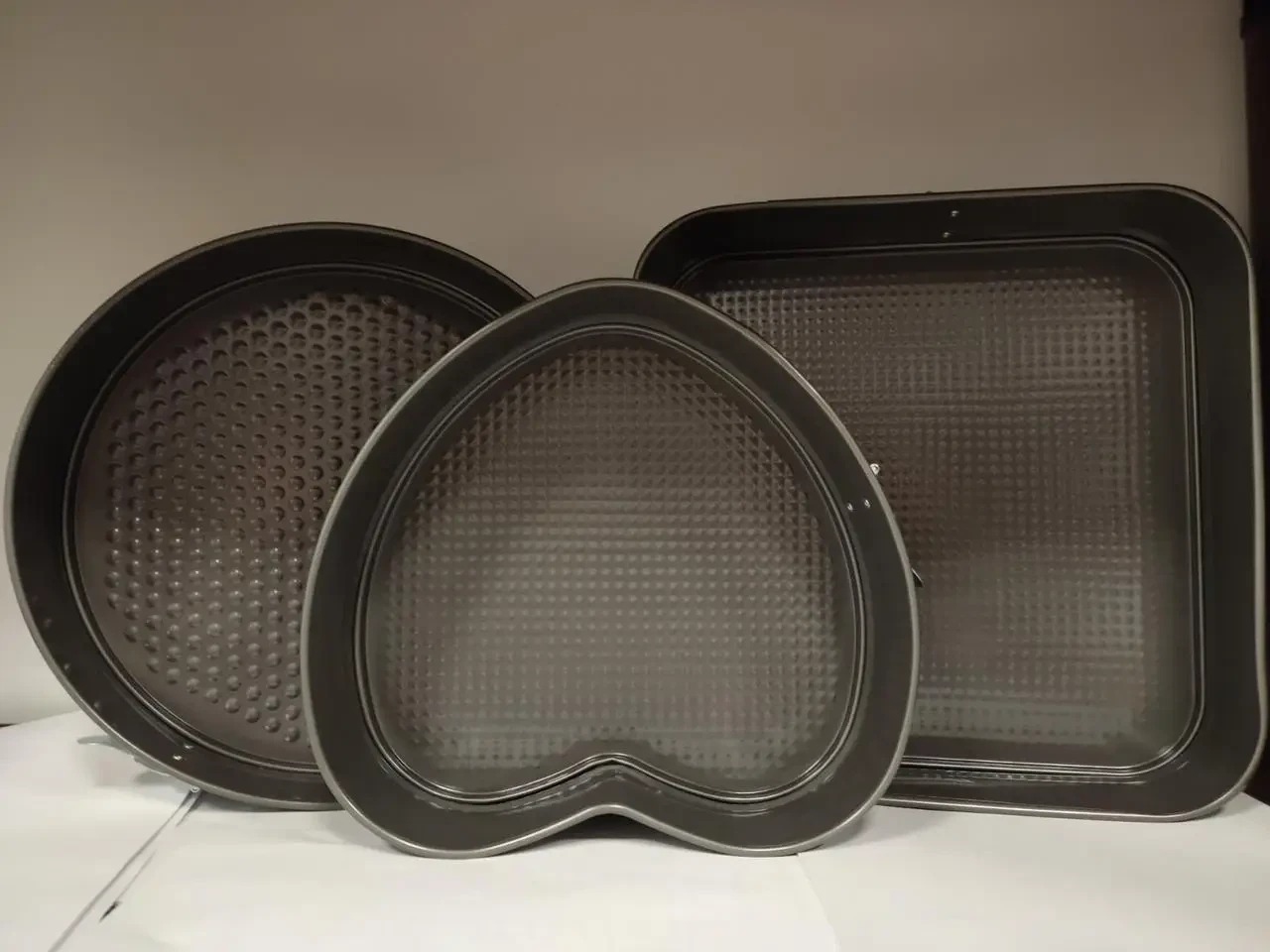 Набор разъемных форм для выпечки выпекания коржей тортов кексов сердце круг квадрат UNIQUE UN-1703 3 в 1, фото №5 Набор разъемных форм для выпечки выпекания коржей тортов кексов сердце круг квадрат UNIQUE UN-1703 3 в 1, фото №5