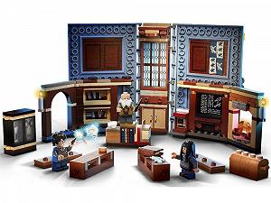 Детский конструктор LEGO В Хогвартсе: Урок заклинаний 76385 synthetic.ua - Фото 1