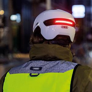 Шолом Urban ABUS HUD-Y з магнітним, перезаряджуваним LED заднім ліхтарем та магнітною застібкою synthetic.ua - Фото 1