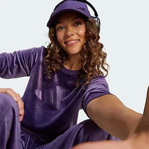 Толстовка adidas Holiday Glam Crop для девочек, унисекс цена на synthetic.ua - Фото 1 Толстовка adidas Holiday Glam Crop для девочек, унисекс synthetic.ua - Фото 1