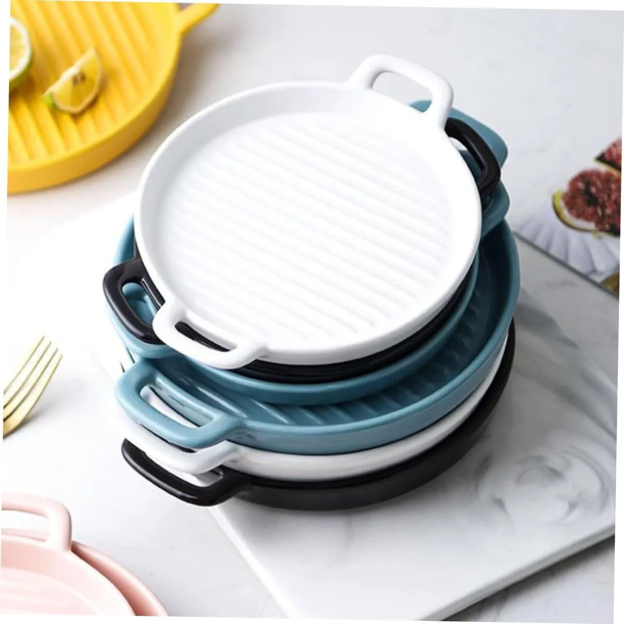 Форма для запекания Nordic керамическая круглая со смужками с двойными ручками большая, фото №5 Форма для запекания Nordic керамическая круглая со смужками с двойными ручками большая, фото №5