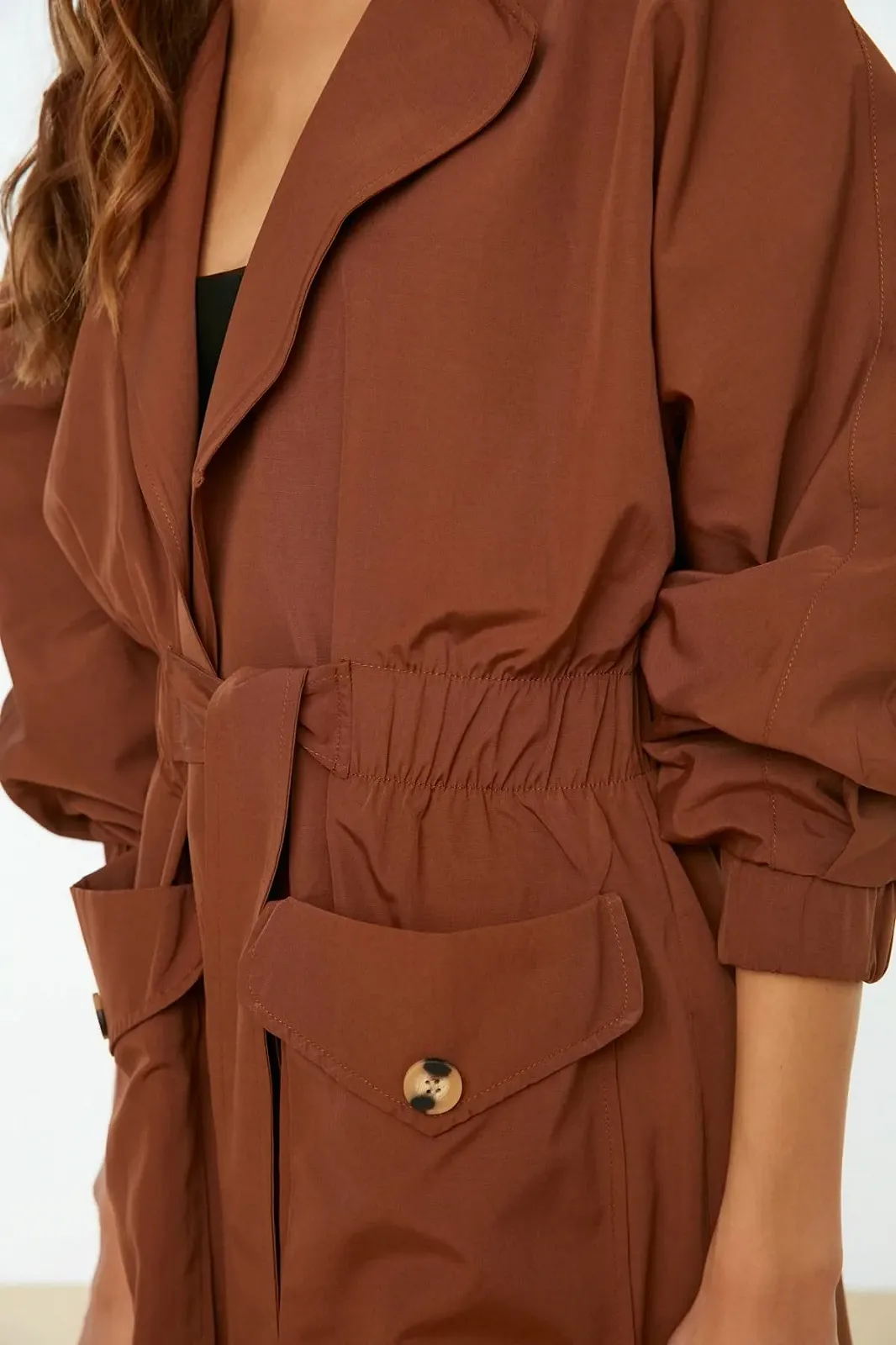 Тренч TRENDYOL Длинный с поясом и ремешком, фото №5 Тренч TRENDYOL Длинный с поясом и ремешком, фото №5