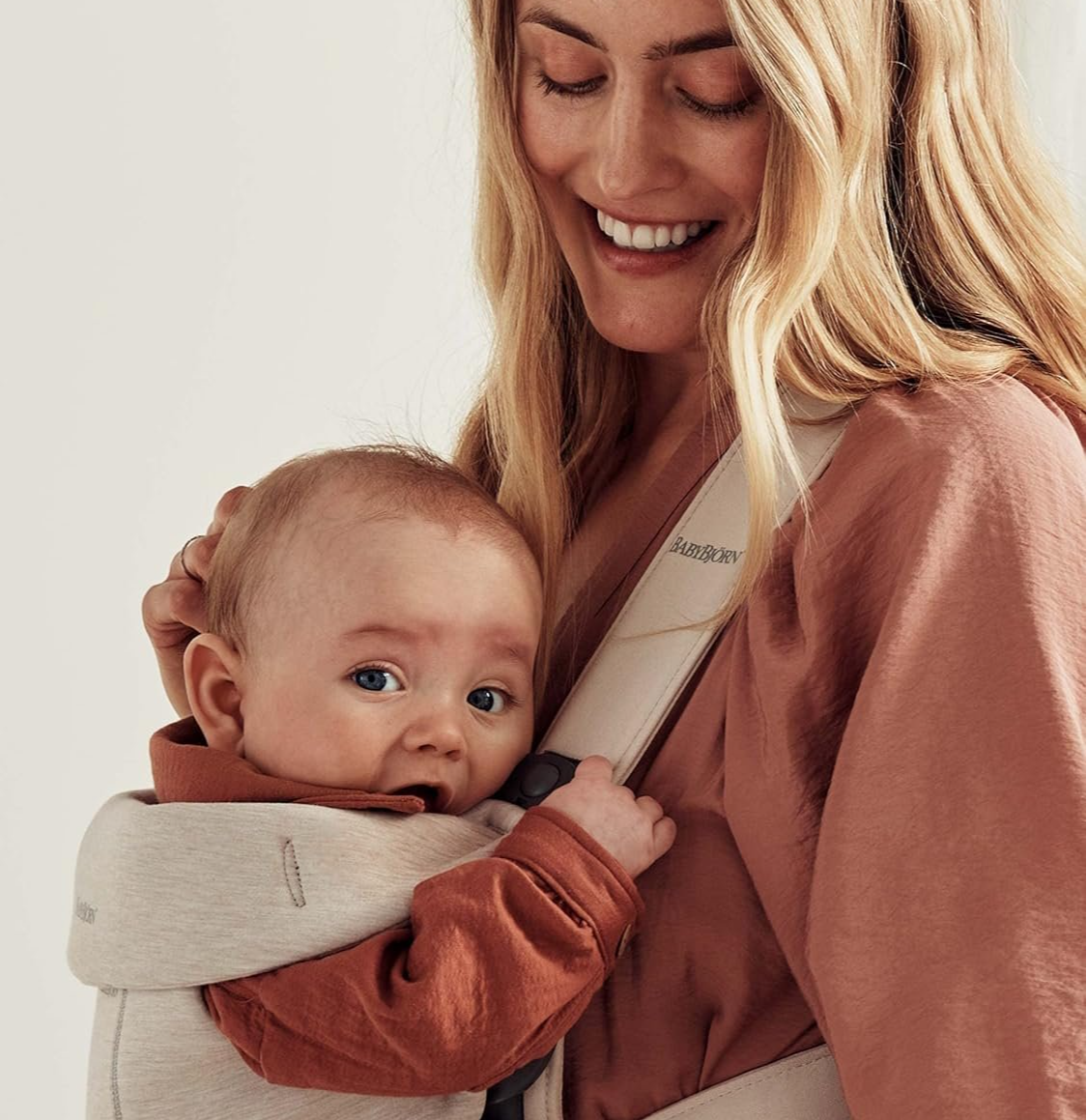 Рюкзак-переноска для новорождённых BabyBjörn Mini Светло-бежевый, фото №4