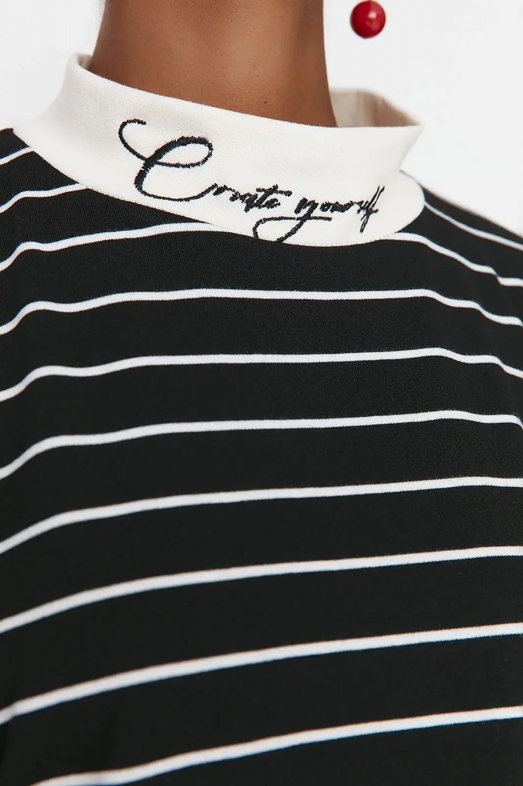 Свитшот TRENDYOL Женский с высоким воротом в полоску, обычный, фото №4