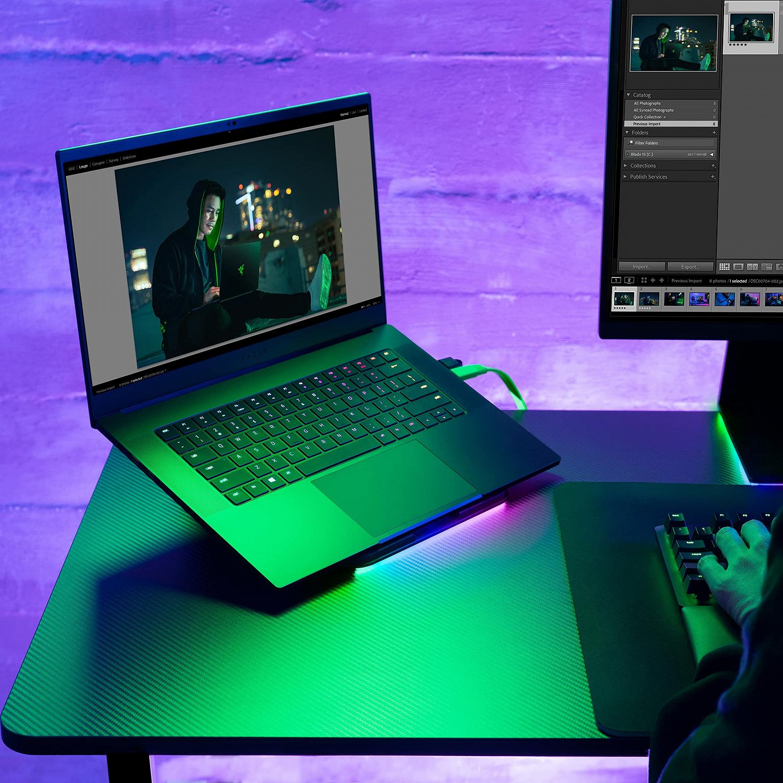Подставка для ноутбука Razer Chroma V2: Настраиваемая Chroma RGB подсветка - Эргономичный дизайн - Анодированный алюминий - 4 порта USB-C - Матовый черный, фото №2